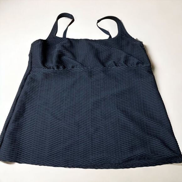 Lands End Solid black textured swim tank with underwire size 16 - Picture 2 of 9